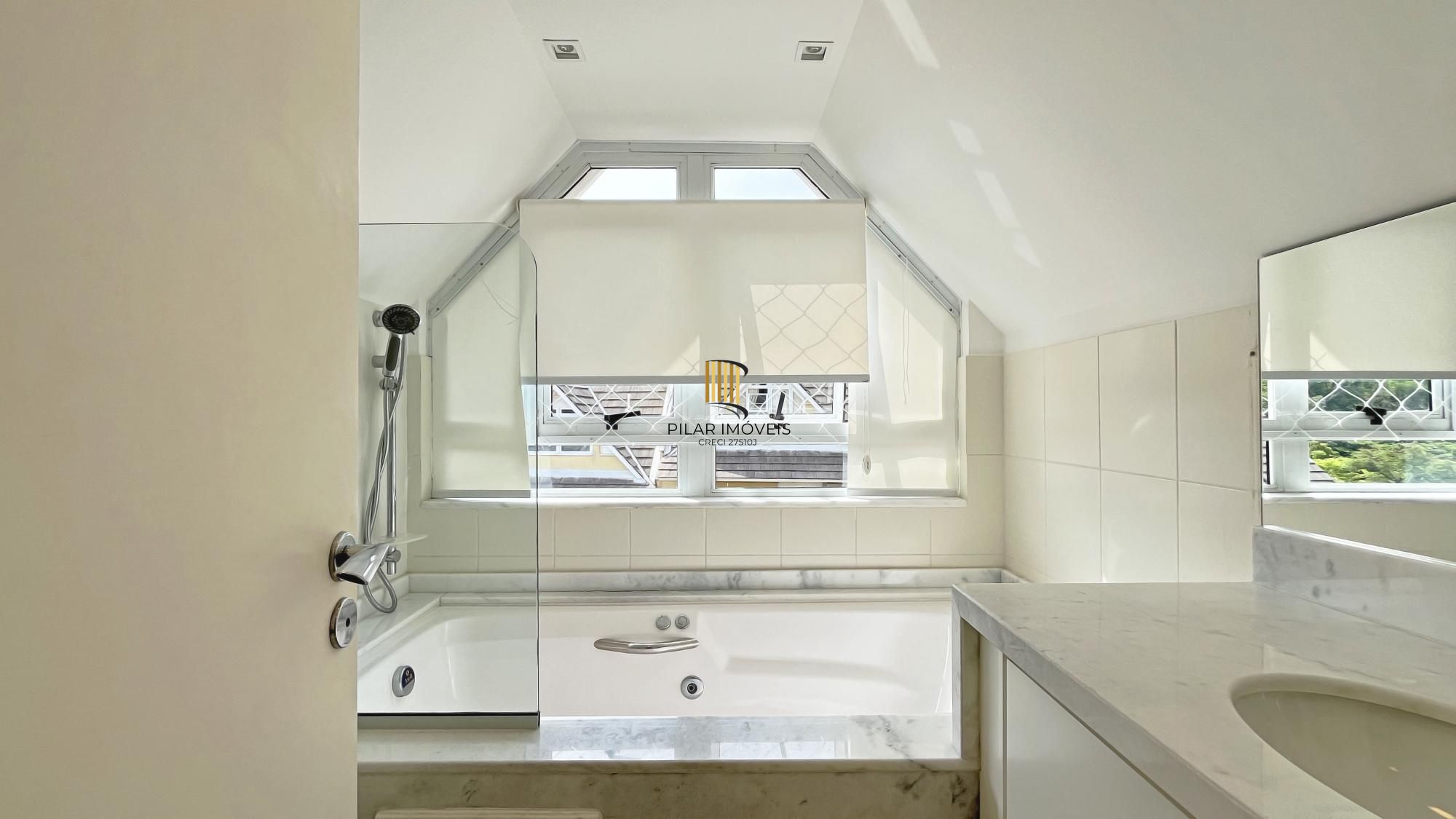 Casa em Condomínio com 3 quartos e 216m² à venda em Teresópolis, Porto Alegre.