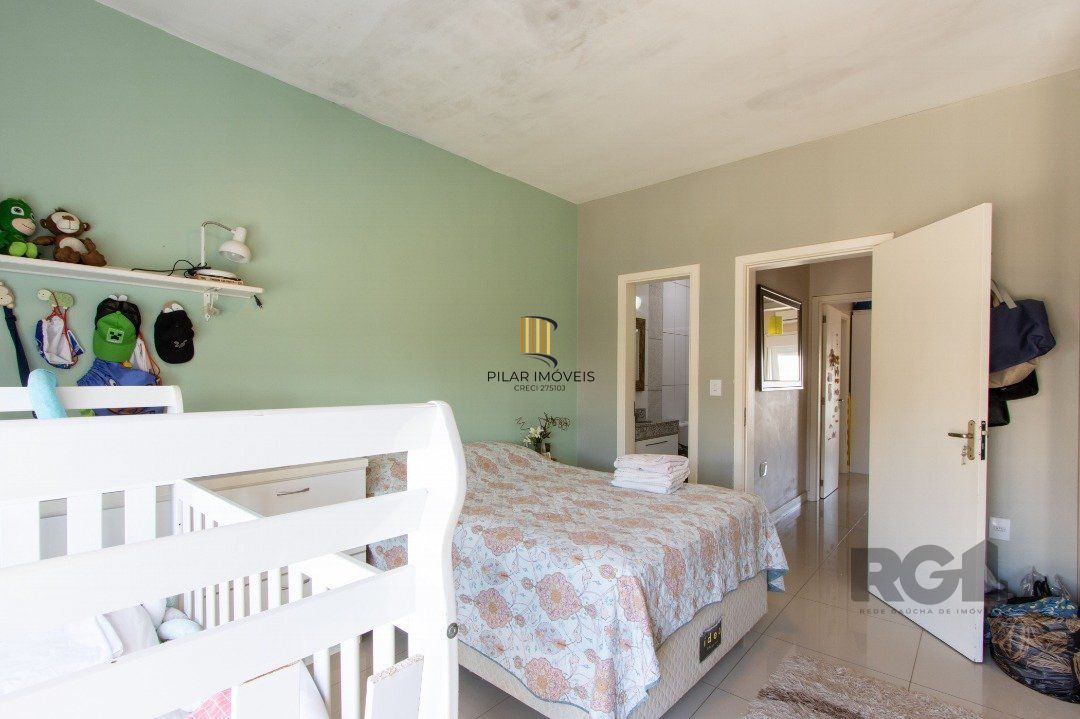 Casa 2 dormitórios no bairro Guarujá