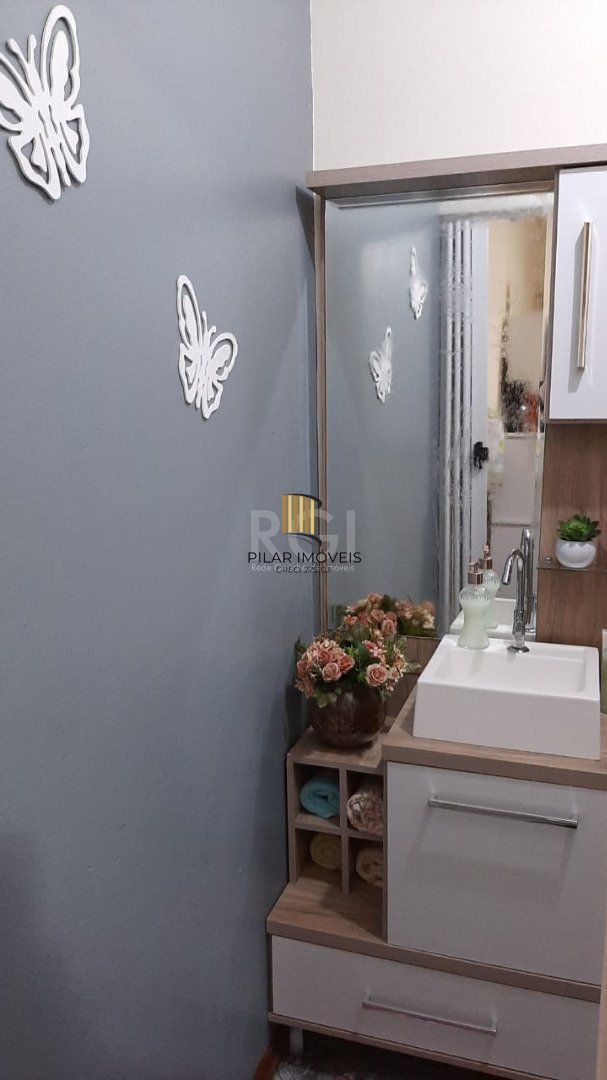 Casa para Venda - 80m², 2 dormitórios, 4 vagas - Lami