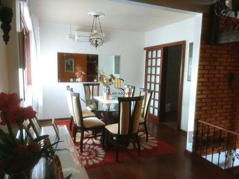 Casa para Venda - 250m², 3 dormitórios, sendo 1 suites, 4 vagas - Taruma