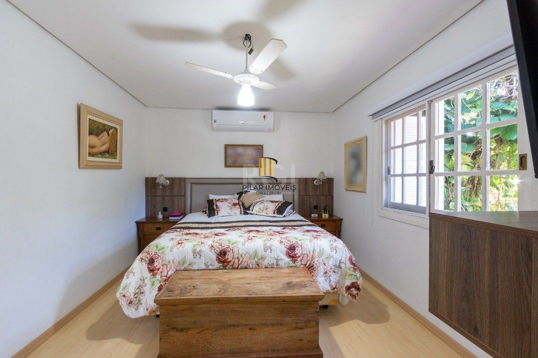 Casa Condominio para Venda - 300m², 4 dormitórios, sendo 2 suites, 2 vagas - Ipanema