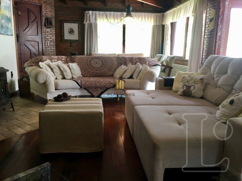 Casa para Venda - 570m², 3 dormitórios, sendo 1 suites, 2 vagas - Hípica