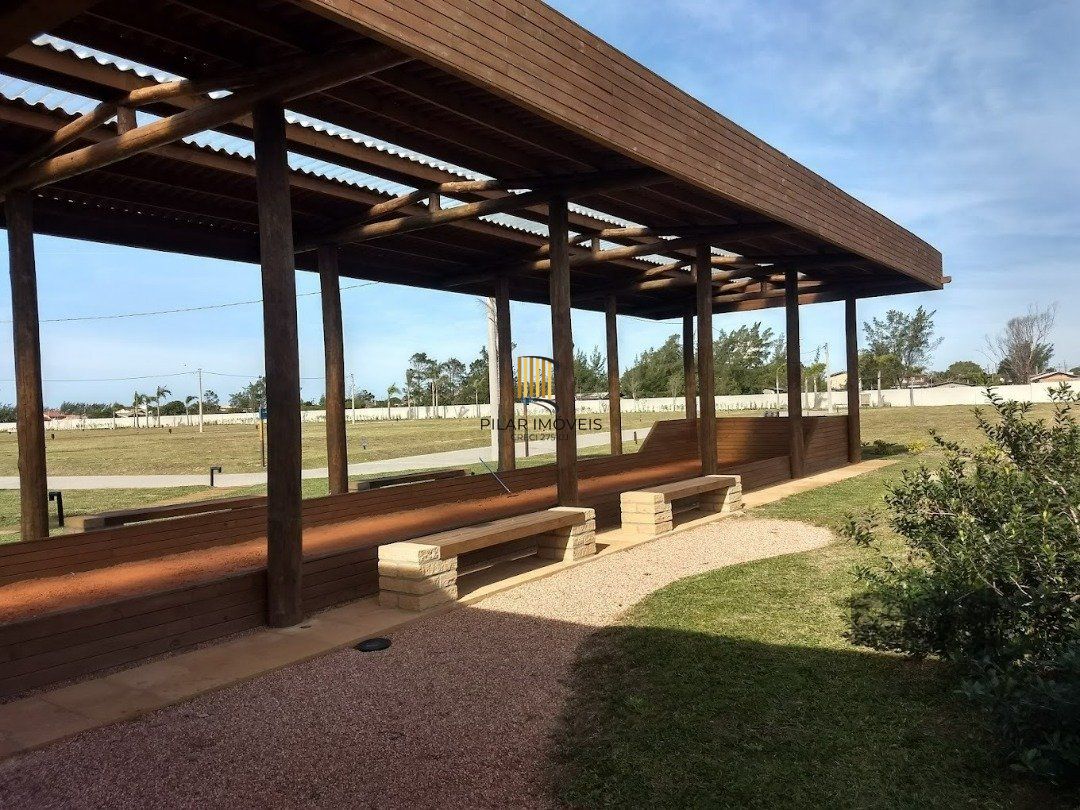 Lote ESPECIAL A VENDA com 300m² (12x25) frente leste junto a infraestrutura principal do condomínio. Pronto para construir com apenas 30% de entrada e saldo em até 24x com correção somente pelo INCC.