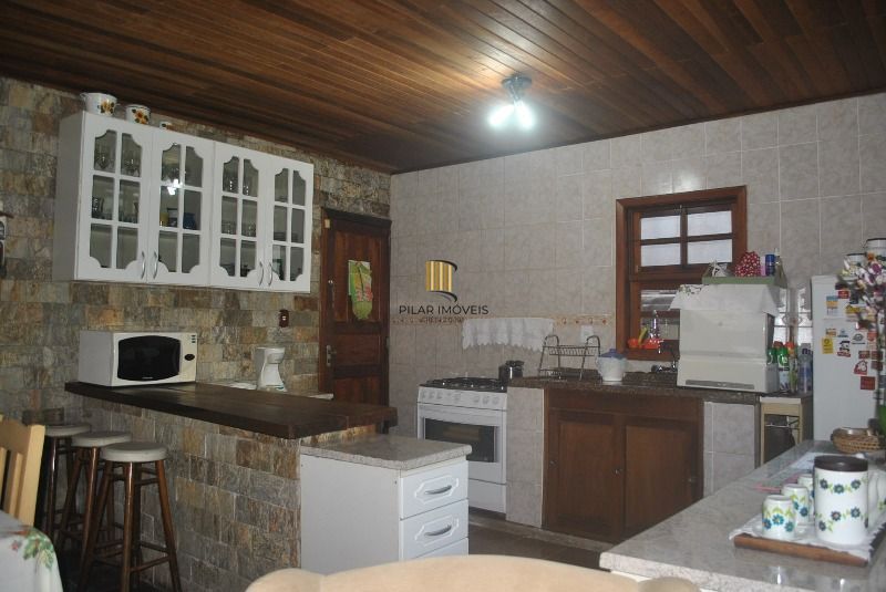 Casa para Venda - 250m², 3 dormitórios, 4 vagas - Serraria
