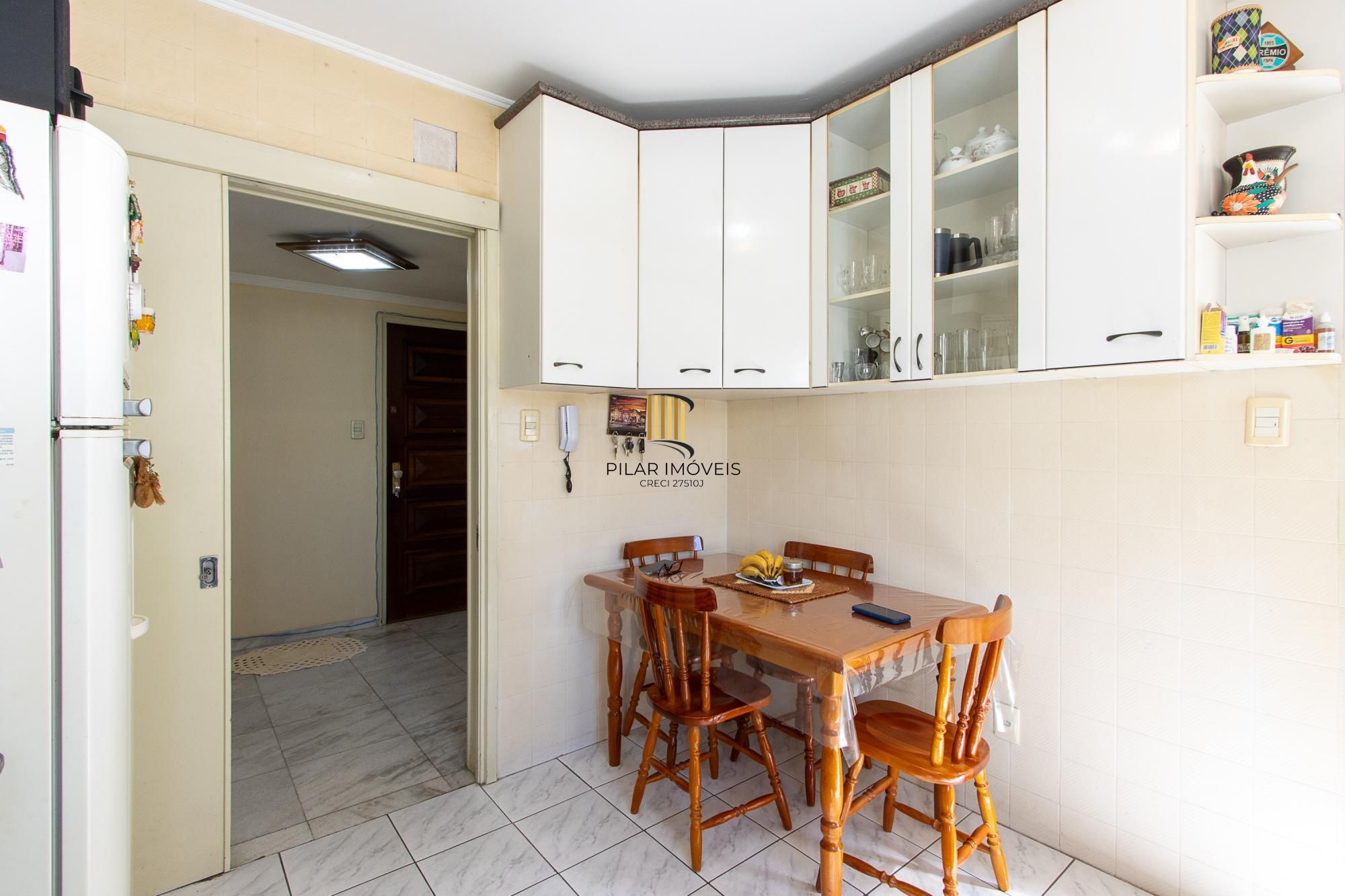 Apartamento 4 dormitórios no bairro Menino Deus