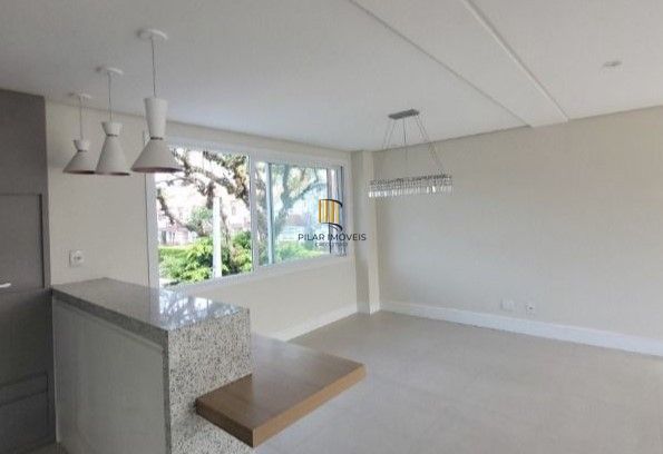 Casa de esquina à venda na Av. Copacabana | 3 dormitórios | 3 vagas |