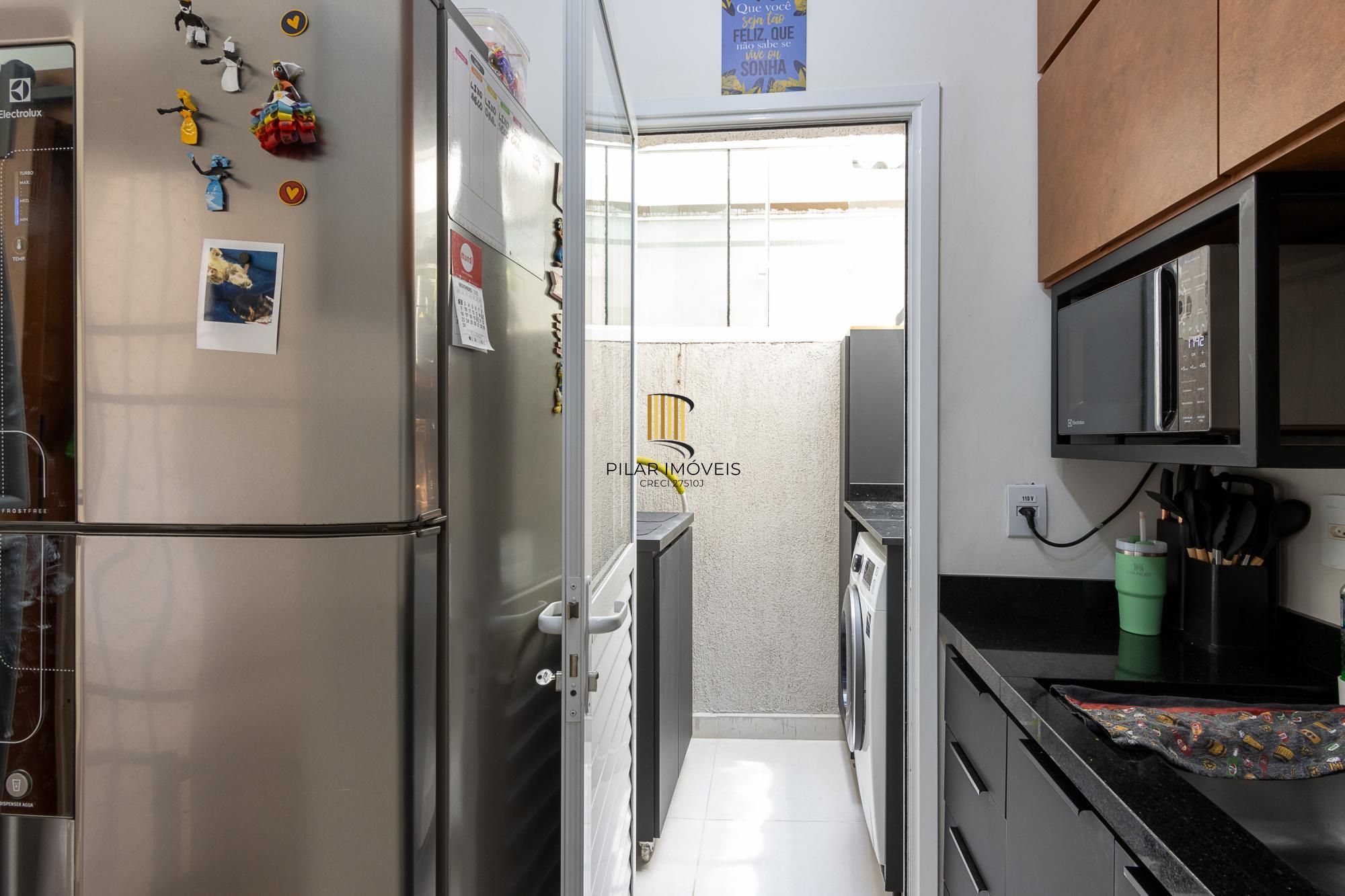 Linda  Casa em condomínio , localizada no bairro TRISTEZA, Zona Sul de PORTO ALEGRE..