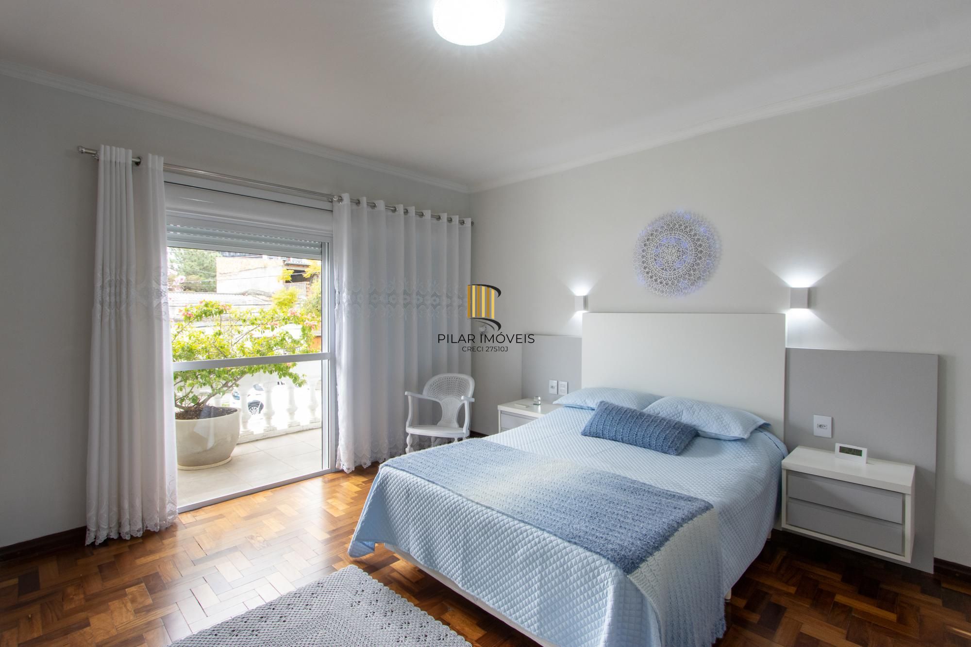 Casa TODA Reformada à Venda  – Mobiliada