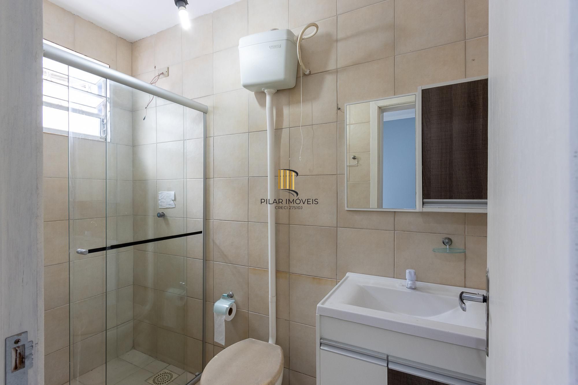 Terreno com 2 casas, 4 quartos, 1 suite - Bairro Cavalhada