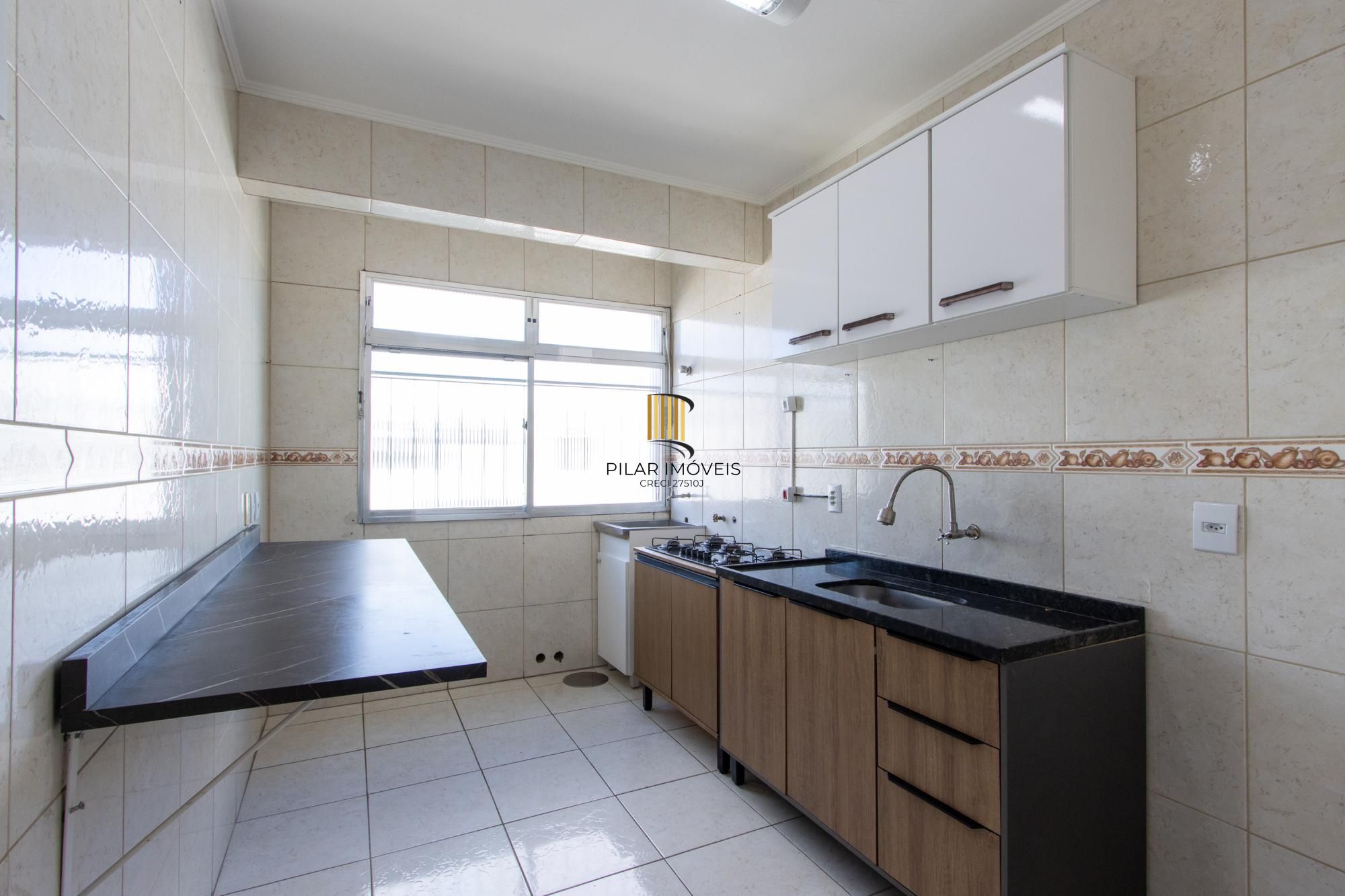Apartamento de 3 quartos reformado, 1 banheiro - Bairro Camaquã.