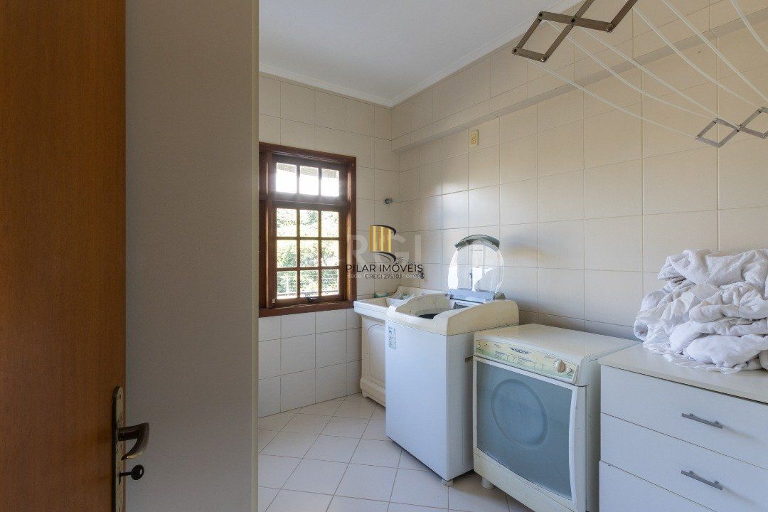 Casa de Condomínio 4 dormitórios no bairro Nonoai