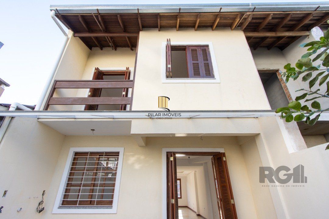 Casa para Venda - 120m², 3 dormitórios, sendo 1 suites, 1 vaga - Guarujá