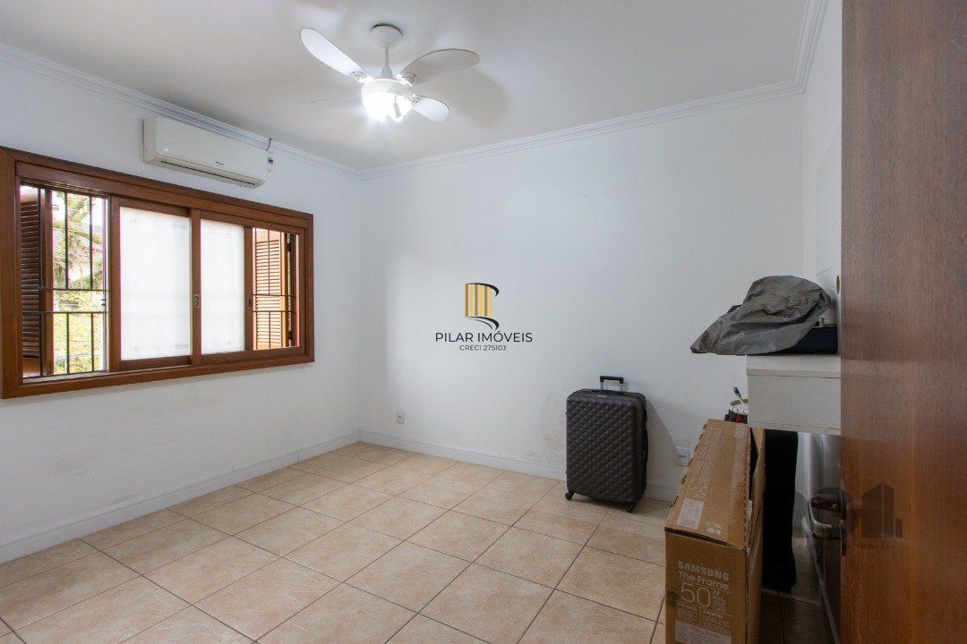 Casa 6 dormitórios no bairro Tristeza