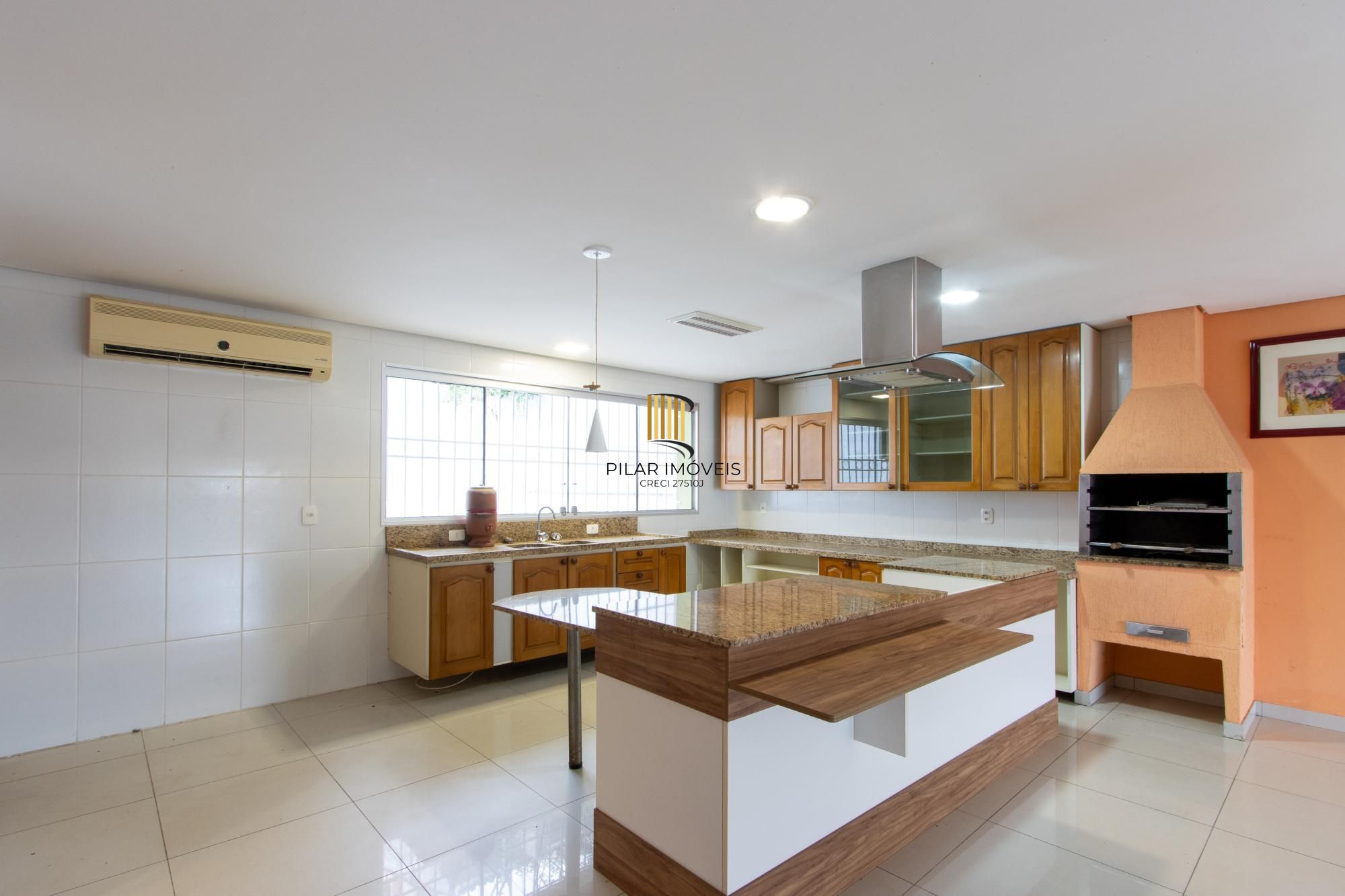 Casa para Venda - 470m², 3 dormitórios, sendo 1 suites, 6 vagas - Nonoai