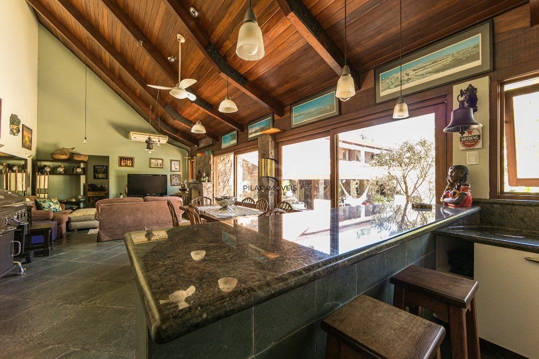 Casa para Venda - 370m², 5 dormitórios, sendo 2 suites, 7 vagas - Vila Assunção