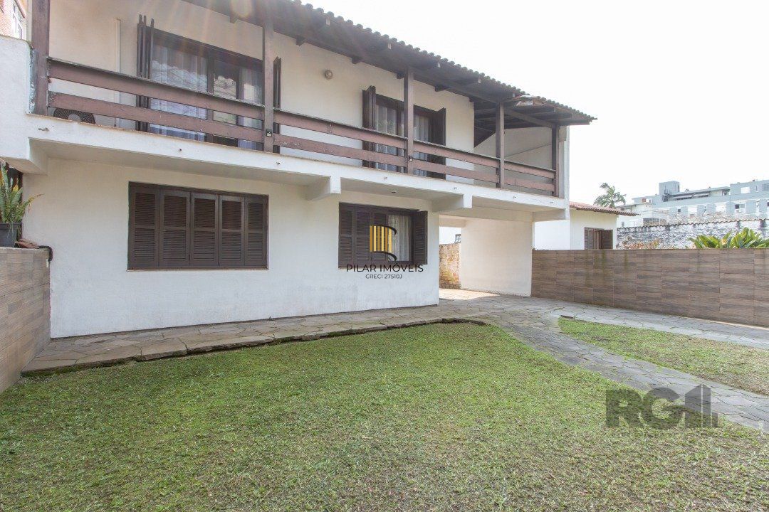 Casa 7 dormitórios no bairro Camaquã
