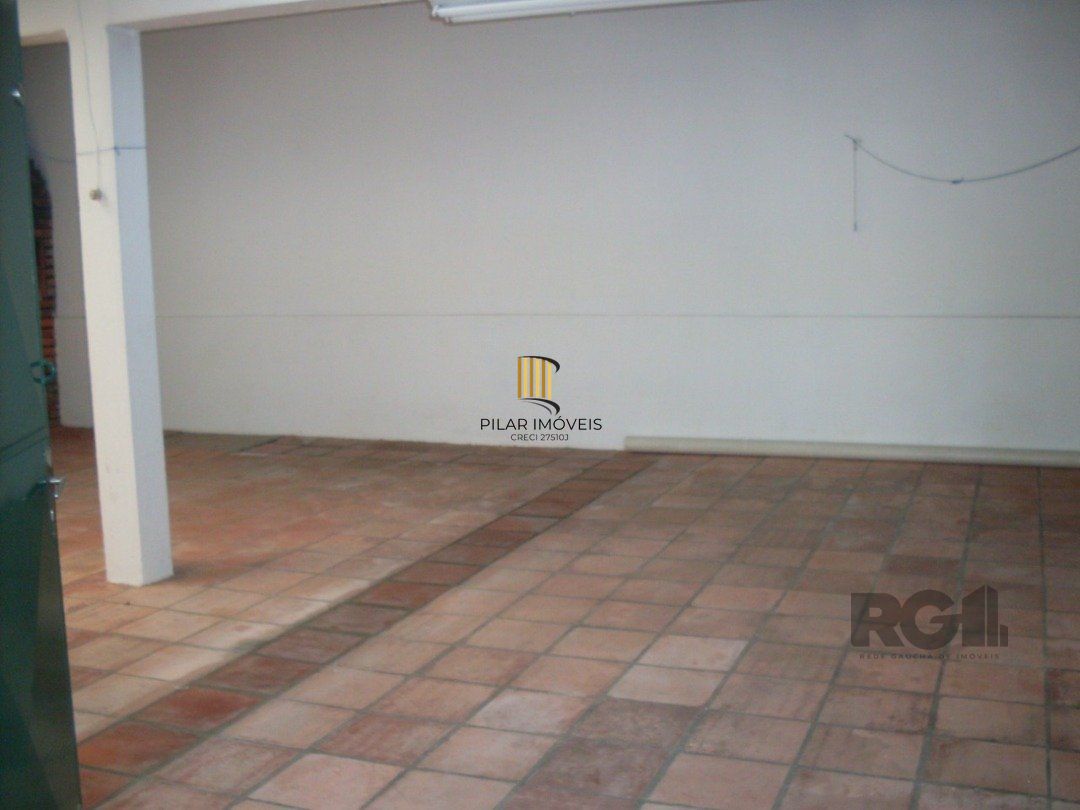 Casa comercial térrea na Av. Aparício Borges - Bairro Teresópolis