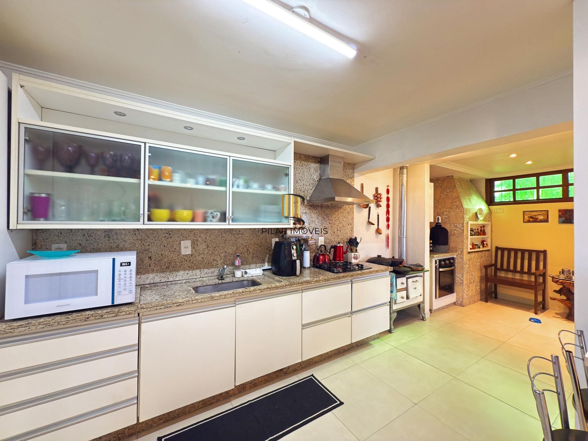 Casa em condomínio bairro Tristeza, com 185m² privativos.