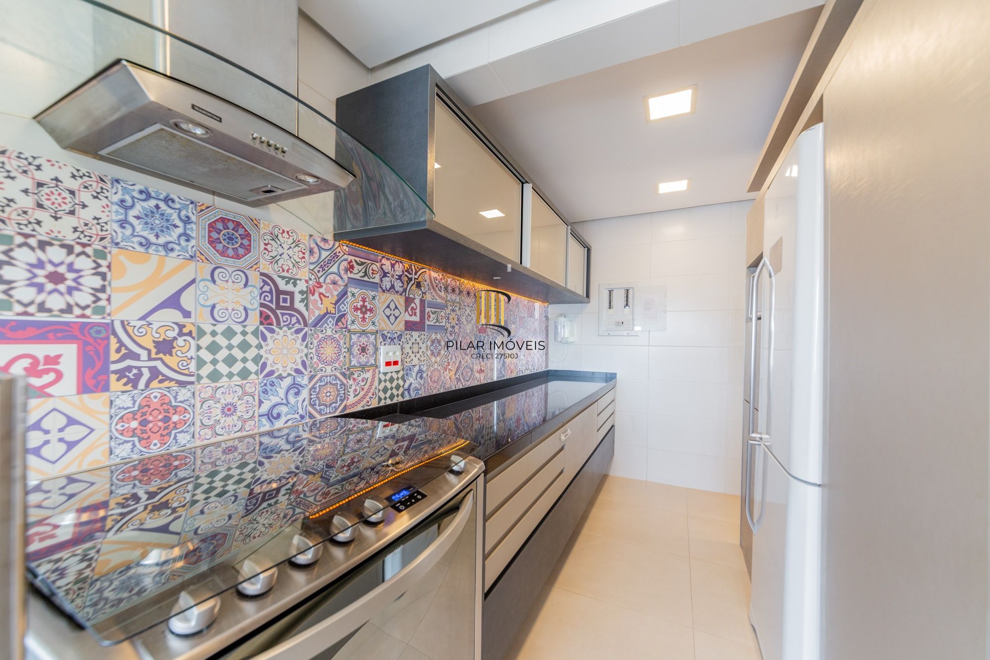 Apartamento semimobiliado, com 94m privativos, 2 suites e 3 vagas de garagem