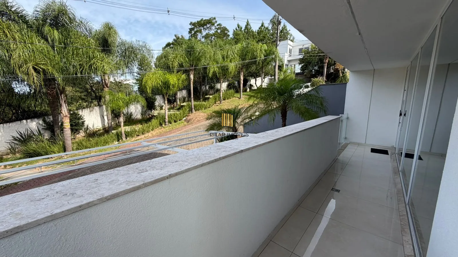 CASA TOTALMENTE MOBILIADA, 3 SUITE, 3 VAGAS - BAIRRO HIPICA