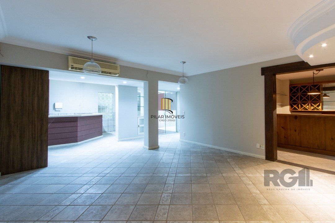 Excelente casa comercial com aproximadamente 300m² de área construída