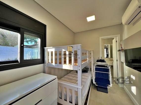 Casa 5 dormitórios no bairro Atlântida