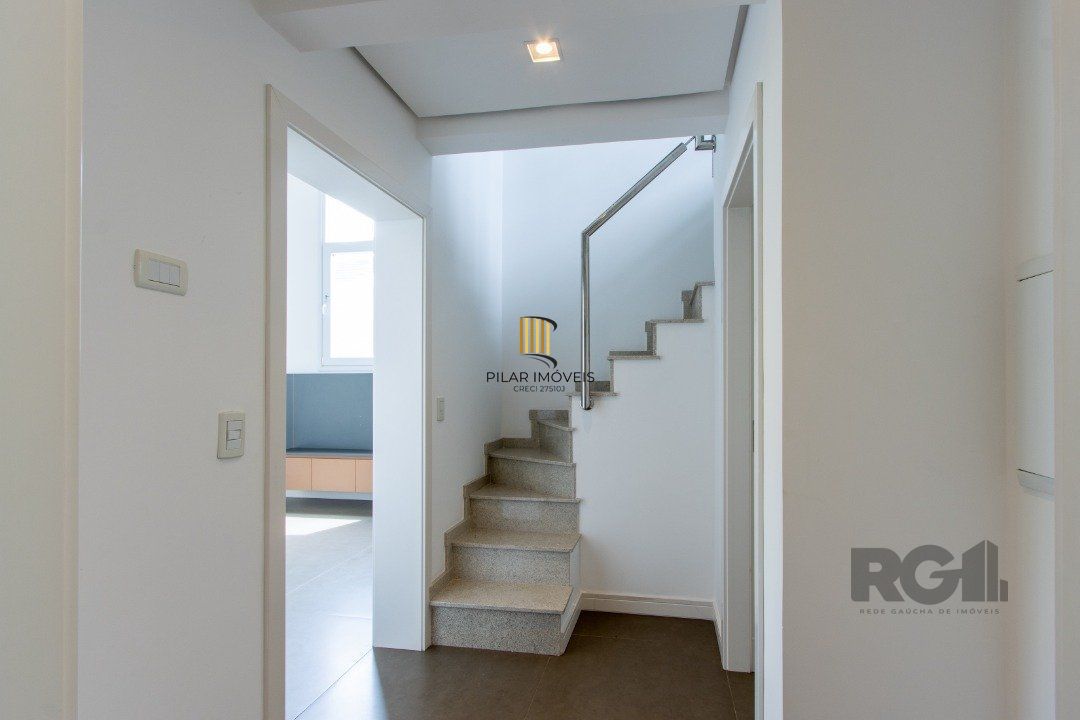 Casa mobiliada no Condomínio Las Rocas com 3 suítes,