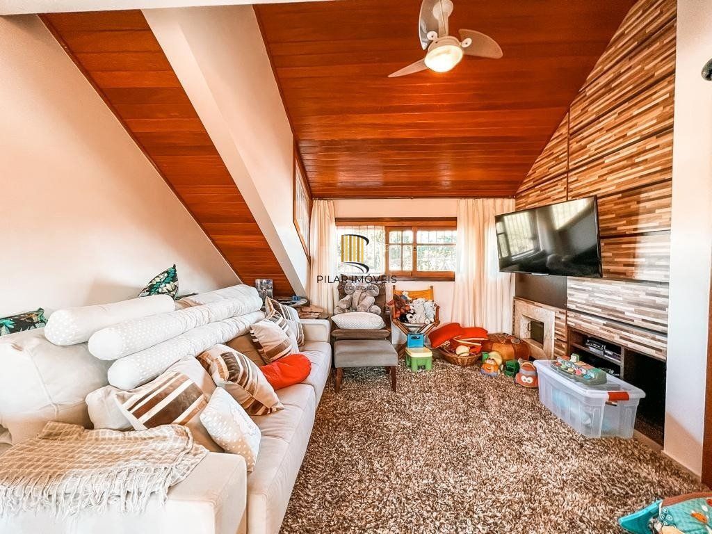 Excelente casa a venda no bairro Tristeza, para o lado do Rio!