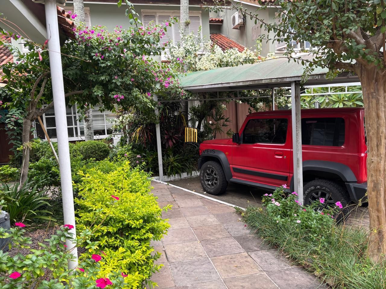 Excelente Casa em Condomínio Fechado 2 Dormitórios Recém Reformada