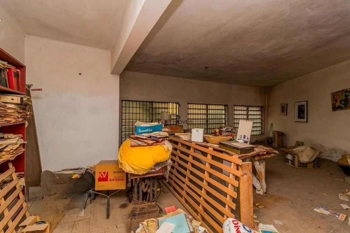 Casa com 5 dormitórios e 3 vagas no bairro Assunção