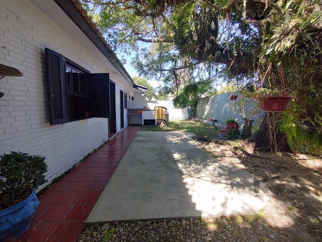 Casa 5 dormitórios no bairro Atlântida