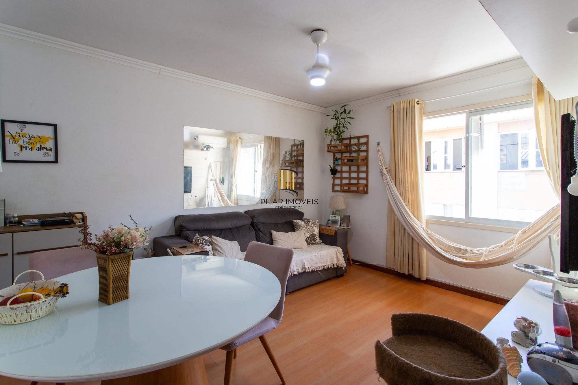 Apartamento 02 dormitórios I bairro Cristal