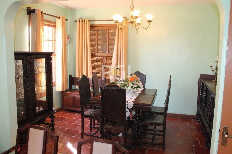 Casa para Venda - 220m², 4 dormitórios, 9 vagas - Cristal