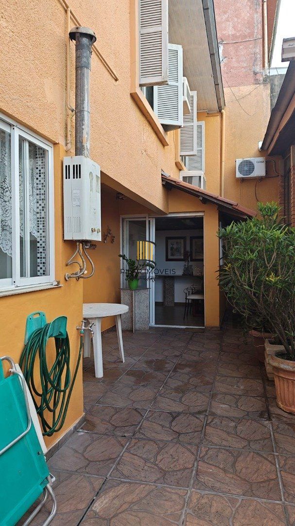 Casa 4 dormitórios no bairro Vila Assunção