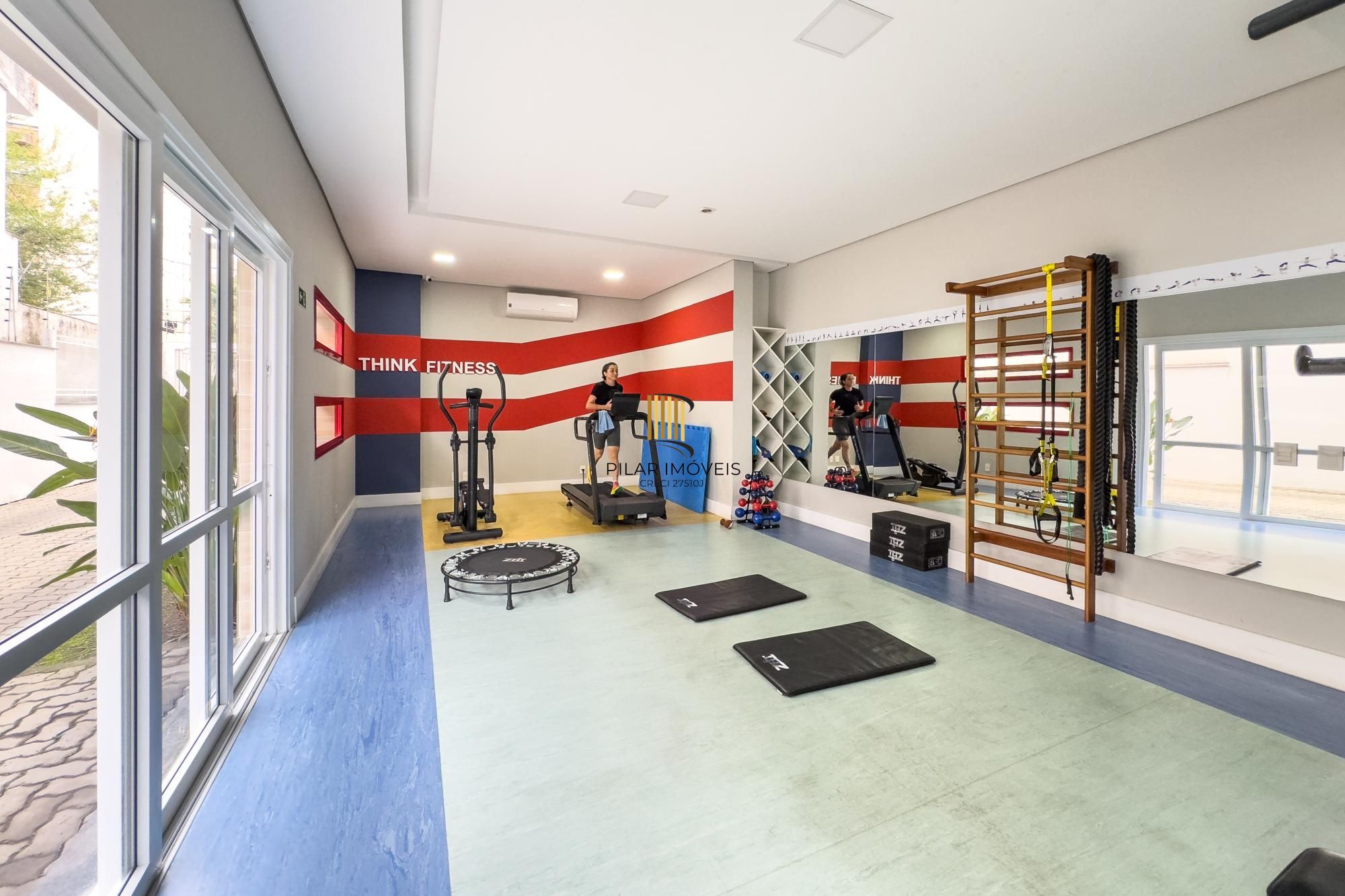 Apartamento 03 Suítes bairro Cristal, 88,97m² de área privativa, semimobiliada e 02 vagas de garagens cobertas.