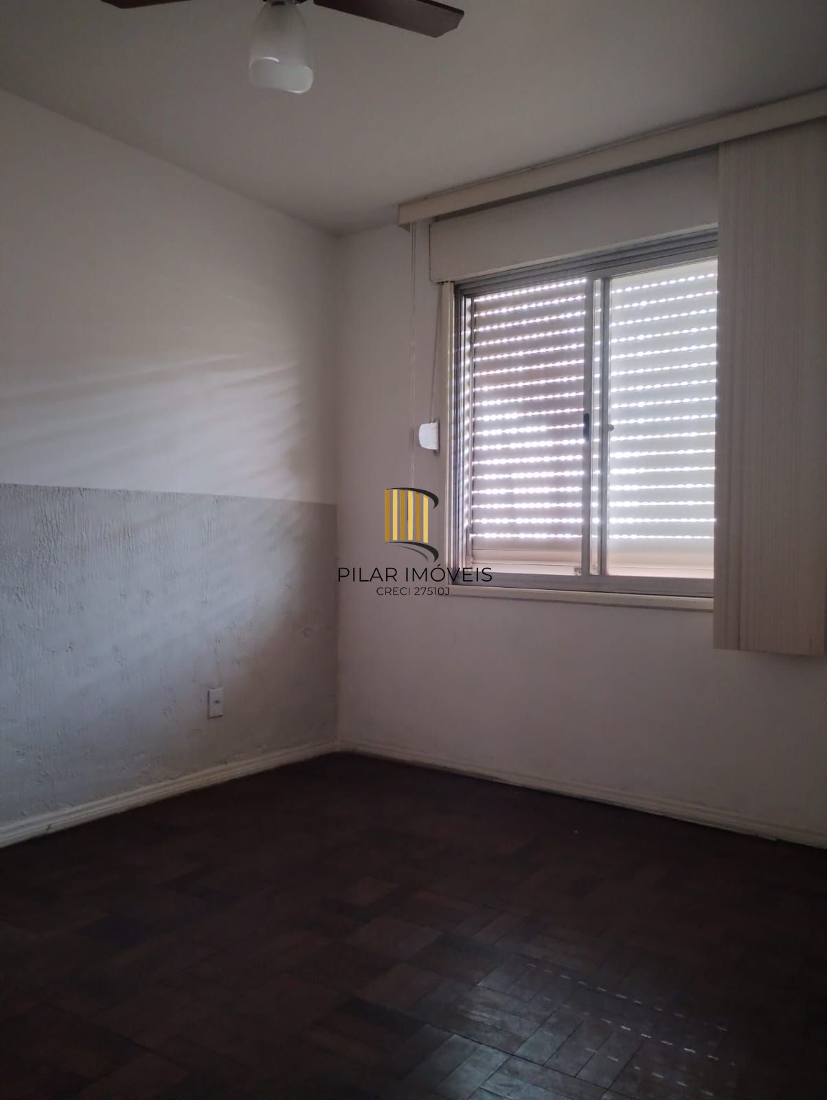 Excelente Casa com 03 suítes + Apto nos fundos com 01 Dor. Garagem 3 carros