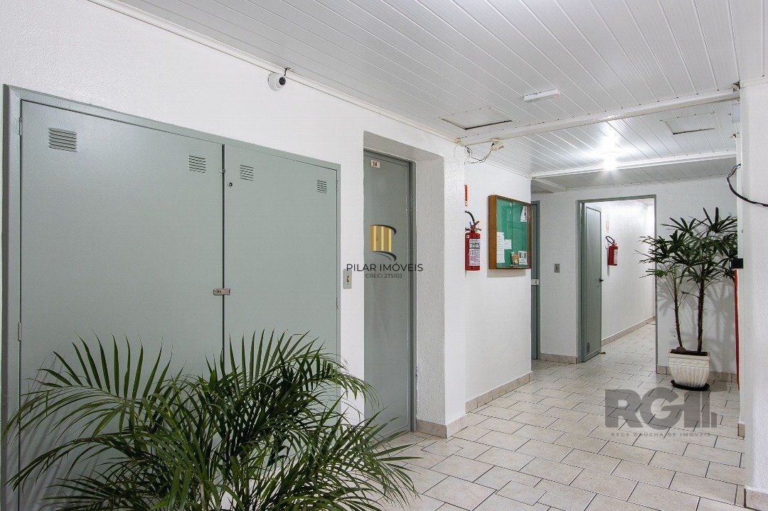 Apartamento de 1 dormitório, living, cozinha planejada, banheiro social.