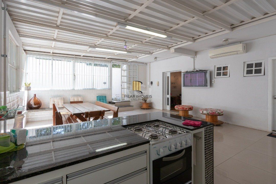 Casa para Venda - 199.62m², 5 dormitórios, 15 vagas - Tristeza