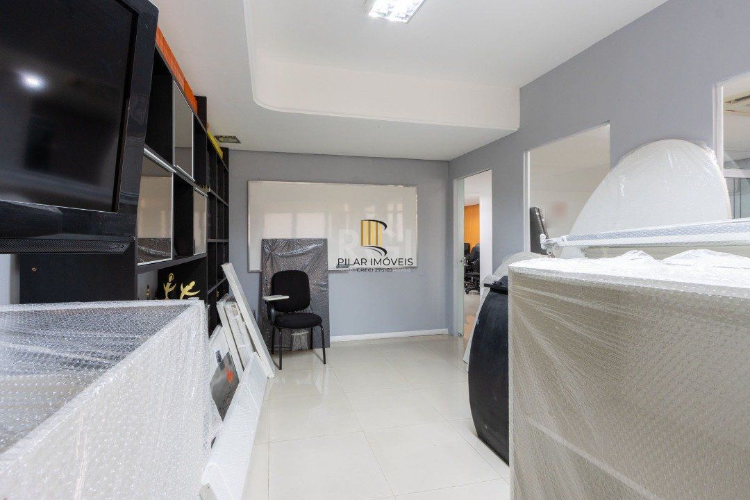 Sala em andar inteiro com 141,77 m2 privativos