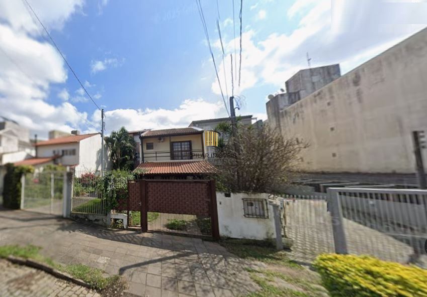 Sobrado com 3 quartos (1 suíte), pátio, 3 vagas de garagem - Bairro Santo Antonio - Pilar Imóveis