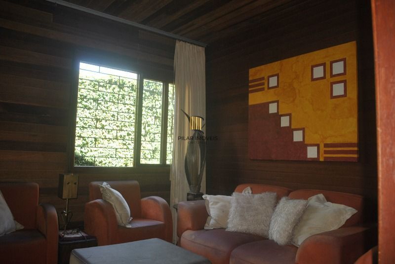 Casa para Venda - 250m², 3 dormitórios, 4 vagas - Serraria