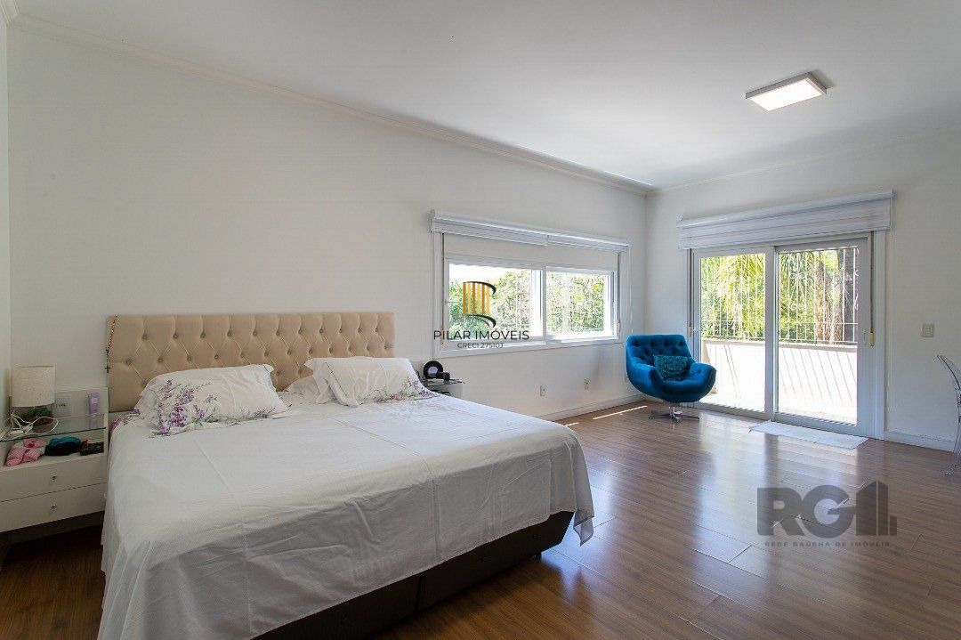 Apartamento com uma cobertura horizontal com 329,10 m² privativos com suíte