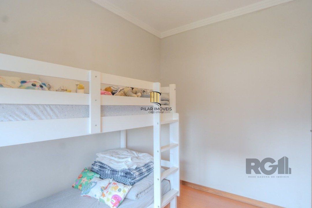 Ótimo apartamento, reformado , dois dormitórios e uma suíte, vaga escriturada.