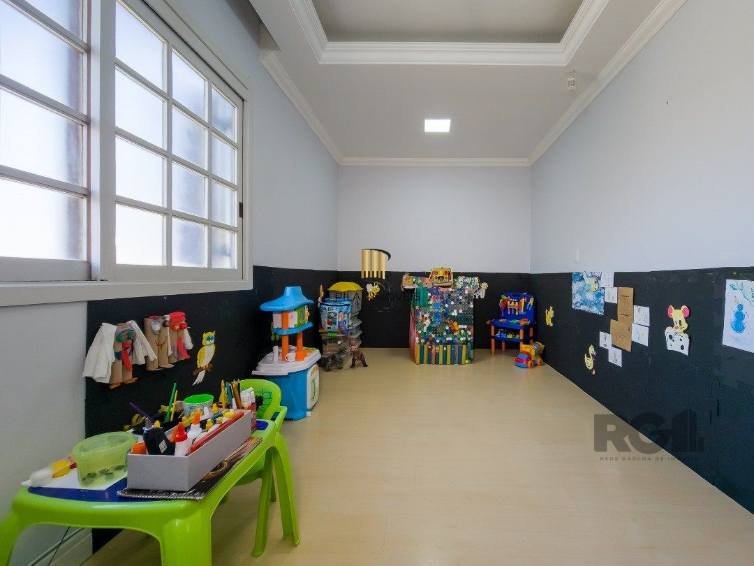 Casa 4 dormitórios no bairro Glória