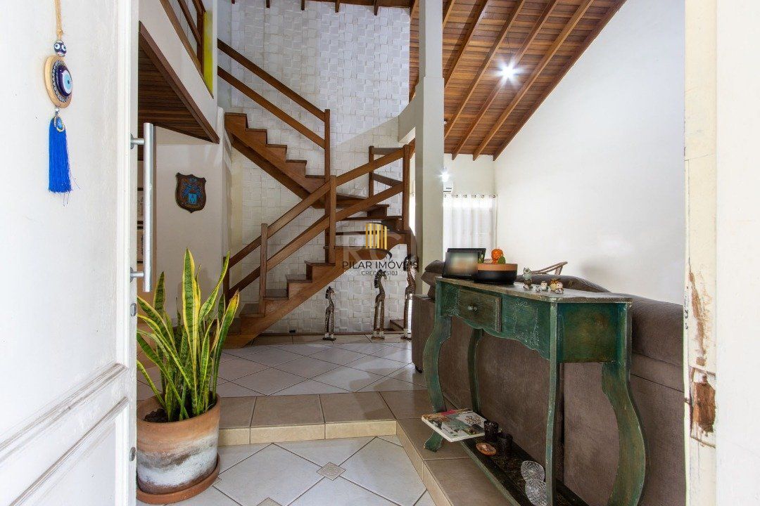 Casa 4 dormitórios no bairro Hípica