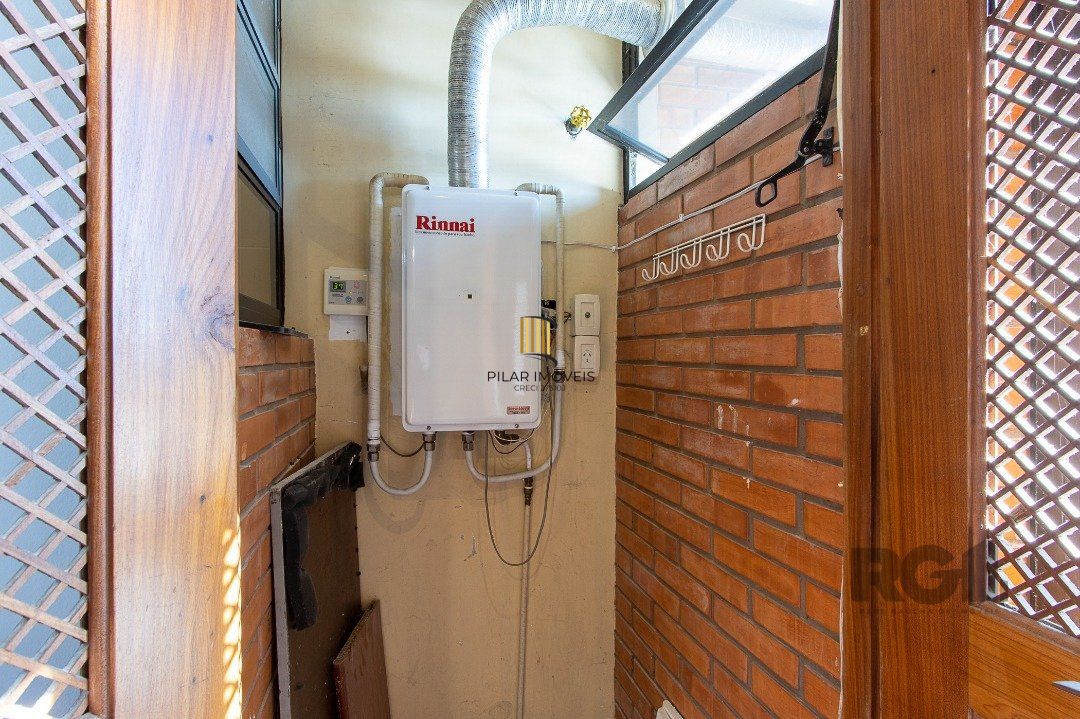 Excelente casa de 3 andares em condomínio fechado