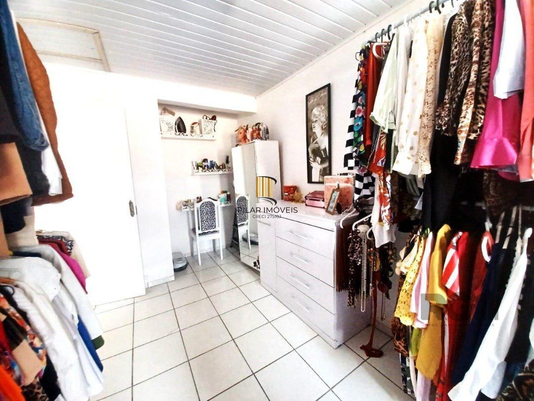 Casa 4 dormitórios no bairro Navegantes