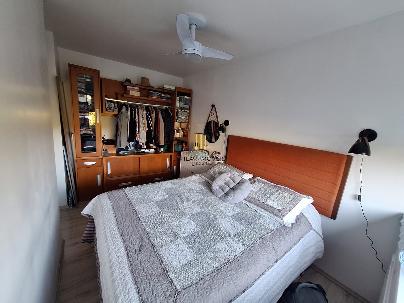 Apartamento de 2 quartos, cozinha planejada e 1 vaga escriturada.