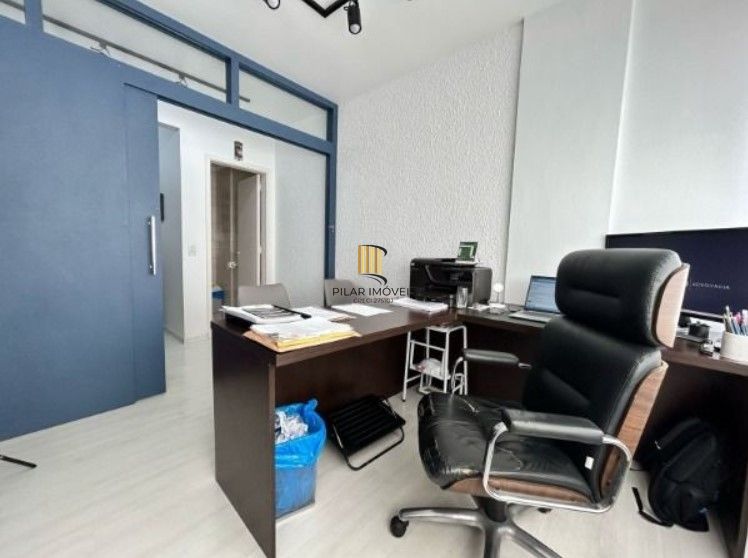 Sala desocupada c/vista p/ o Guaíba - bairro Centro