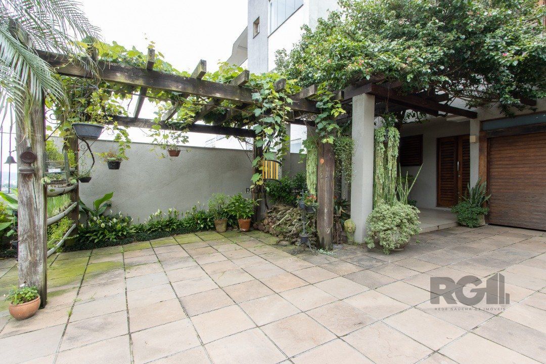Casa 4 dormitórios no bairro Cristal